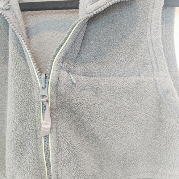 $$$ M. 61 Gray warm size XS sports vest green xs - Picture 3 of 5